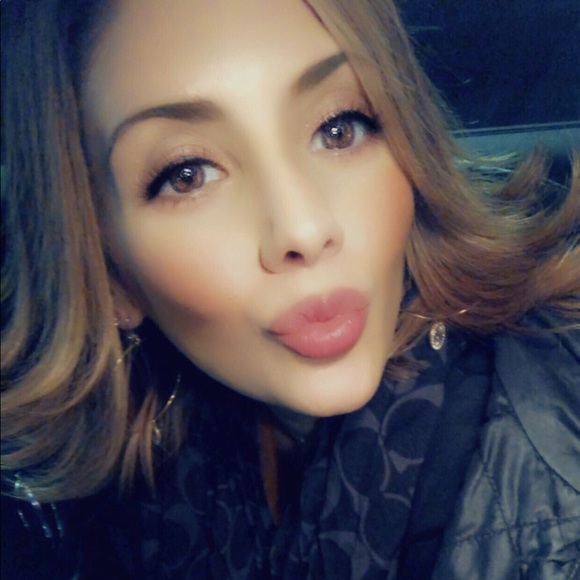 Meet your Posher, Ani - Picture 1 of 4